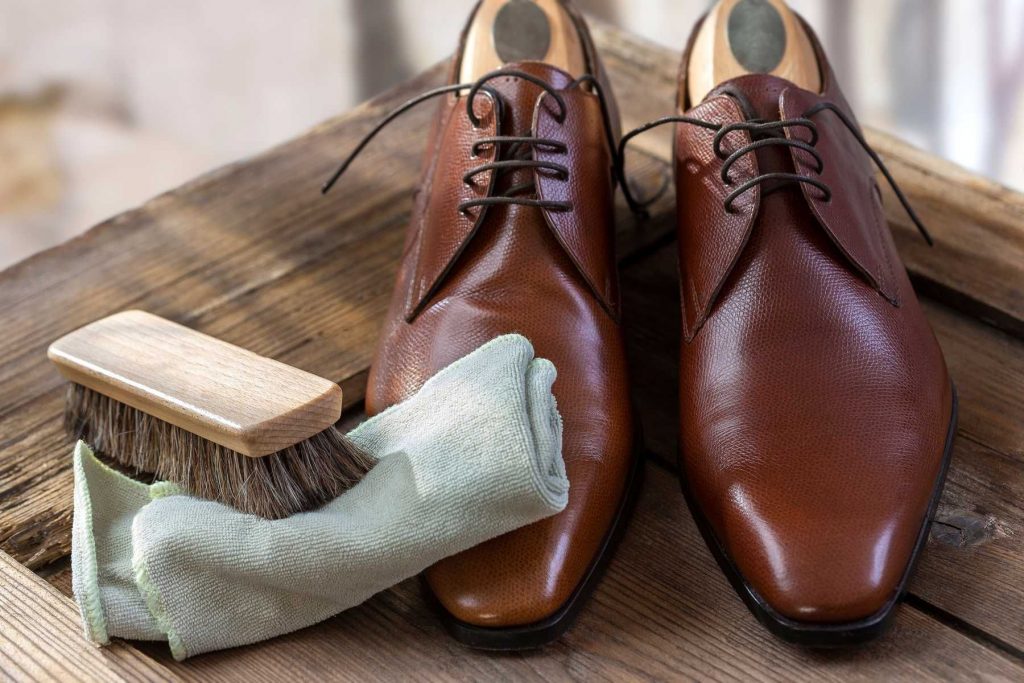 Giày Tây Bị Trầy Và Cách Xử Lý Trả Lại Cho Bạn Đôi Giày Đẹp