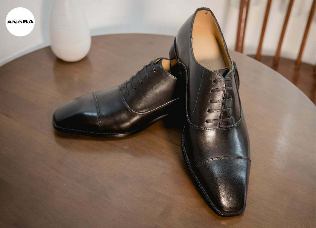 Giày Oxford trơn đen không thể thiếu trong tủ giày phái nam