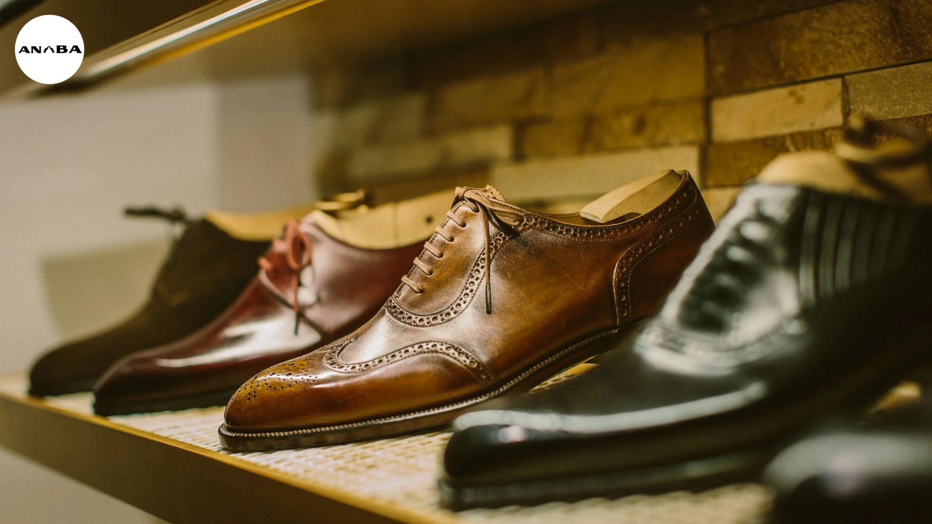 Để bảo quản giày da lộn của mình trong tình trạng tốt nhất, bạn nên bảo quản giày ở nơi khô ráo và thoáng mát