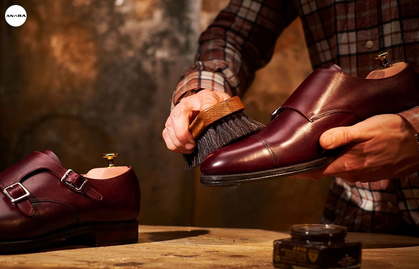 Sử dụng chất dưỡng da giúp bảo quản giày bền, đẹp hơn