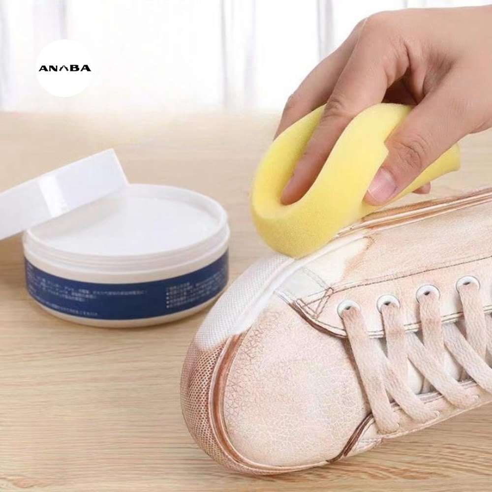 Trước khi bảo quản giày, hãy đảm bảo rằng chúng đã được làm sạch một cách đầy đủ.